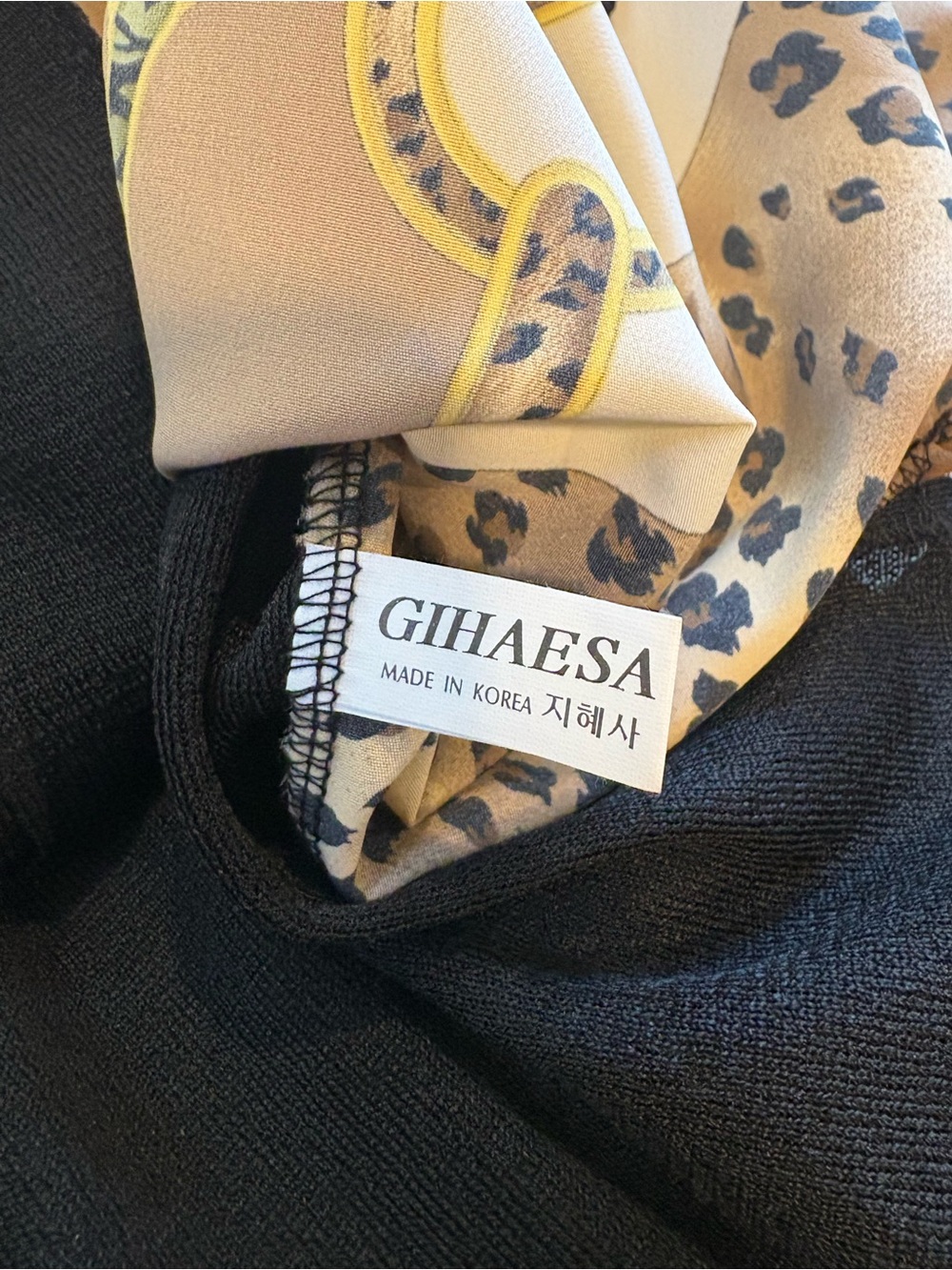 Women’s Beige Chain-Print Button Front Blouse - Picture 2 of 2